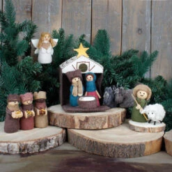 Vilten Kerststal Met Kerstgroep - Kleur -Safarica Sioux-winkel 38eeab31f4468540b0ad7c53be71e4d440a89c6e