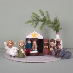 Vilten Kerststal Met Kerstgroep - Kleur